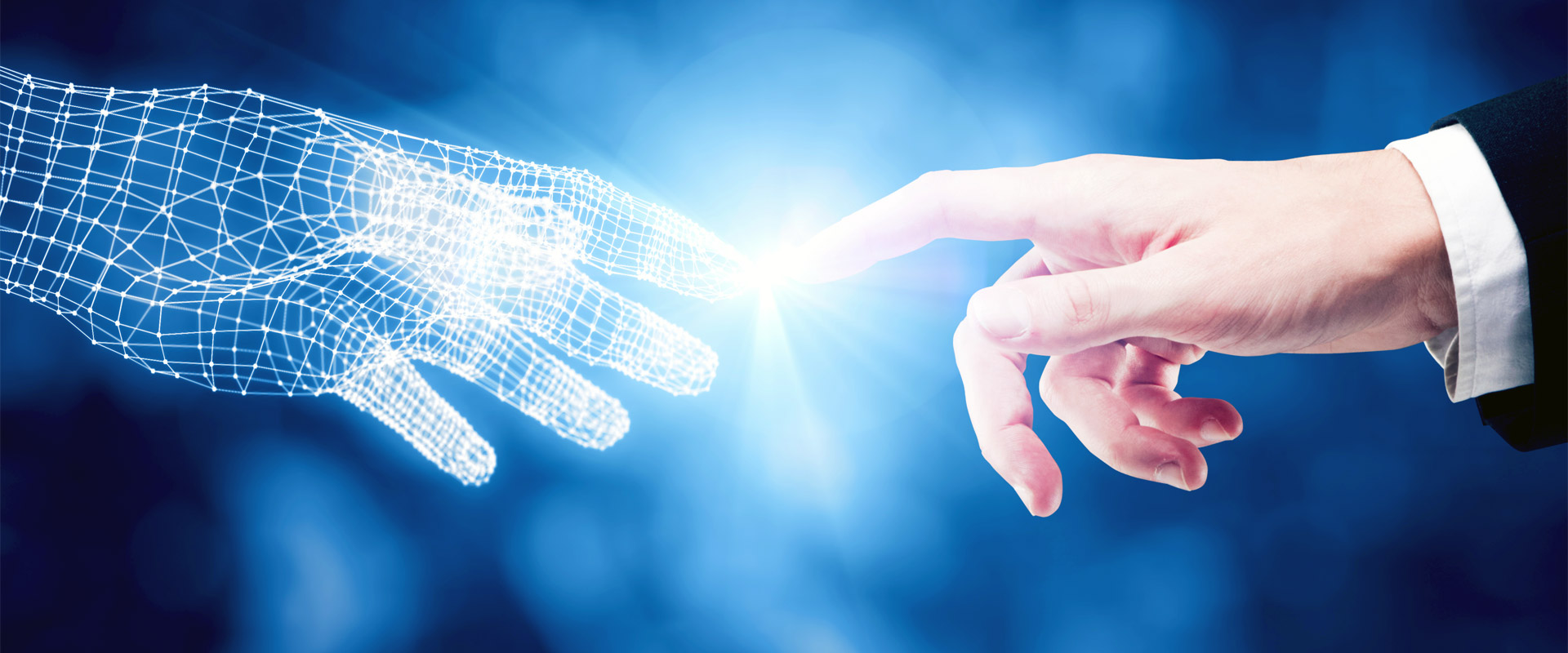 Digitale Hand aus Lichtpunkten berührt eine menschliche Hand